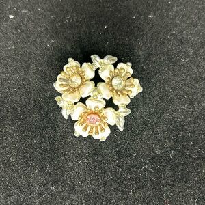 Silver Floral 🌸Vintage Brooch